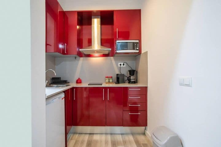 Apartment for rent in Ciutat Vella, Spain - Image 2