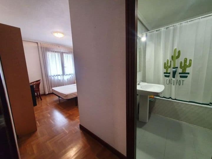 3 bedrooms apartment for rent in Pamplona, Spain - Image 8