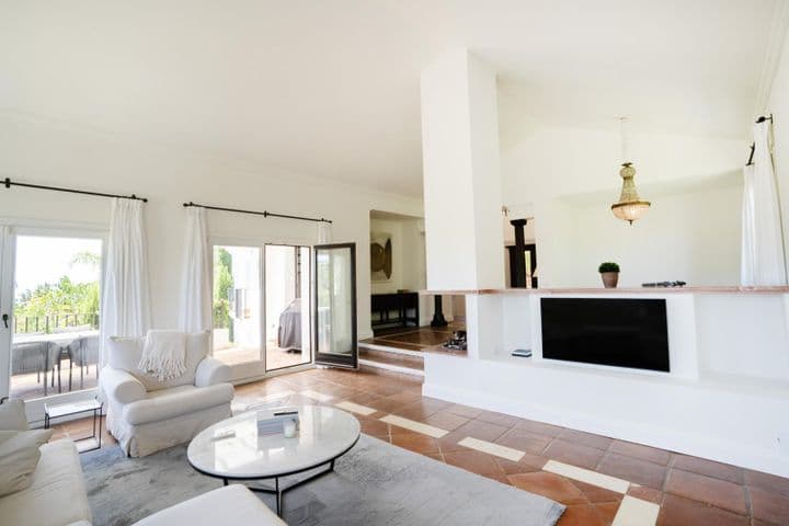 4 bedrooms house for rent in Benahavis, Spain - Image 3