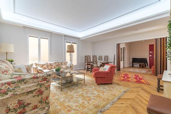 5 bedrooms apartment for rent in Retiro, Spain - Image 8