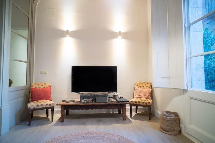 2 bedrooms apartment for rent in Ciutat Vella, Spain - Image 7