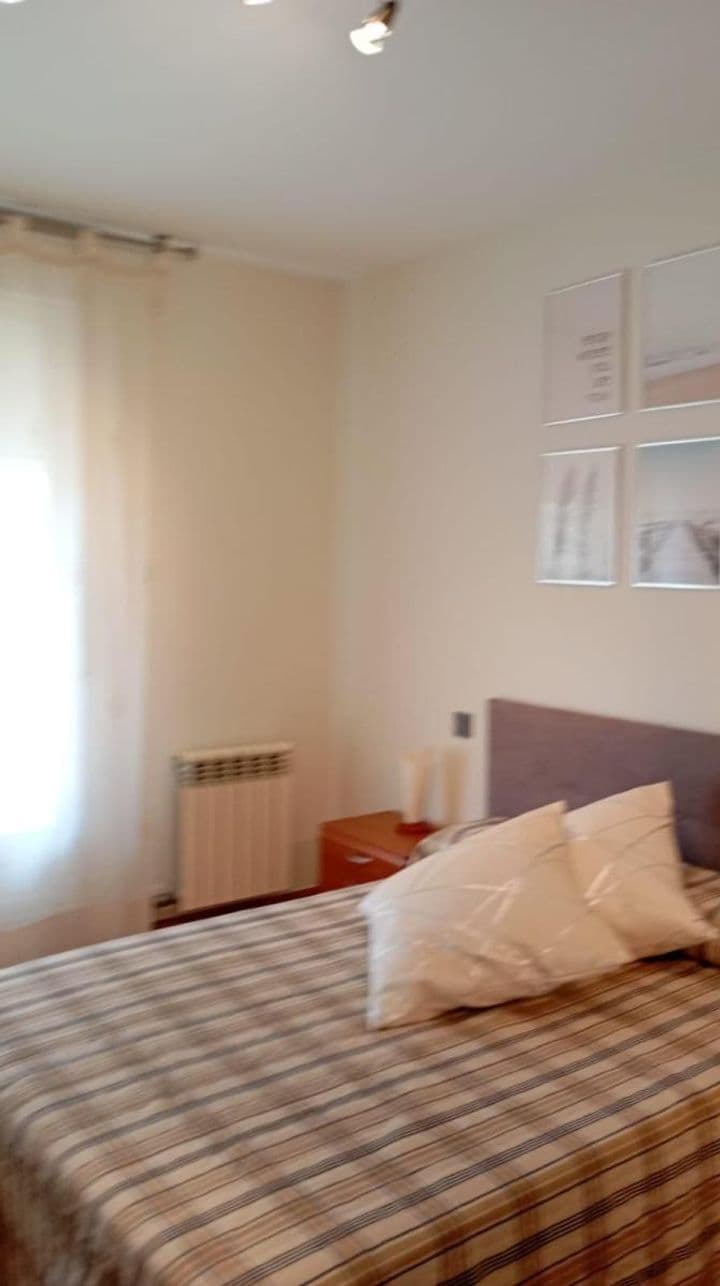 3 bedrooms apartment for rent in Zaragoza, Spain - Image 3