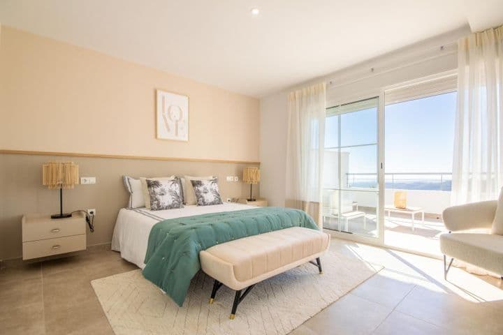 1 bedroom apartment for sale in Costa del Sol, Spain - Image 11