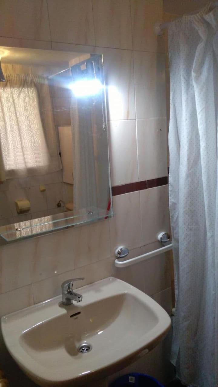 4 bedrooms apartment for rent in Beiro, Spain - Image 8