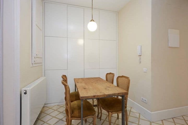 2 bedrooms apartment for rent in Dreta de lEixample, Spain - Image 11