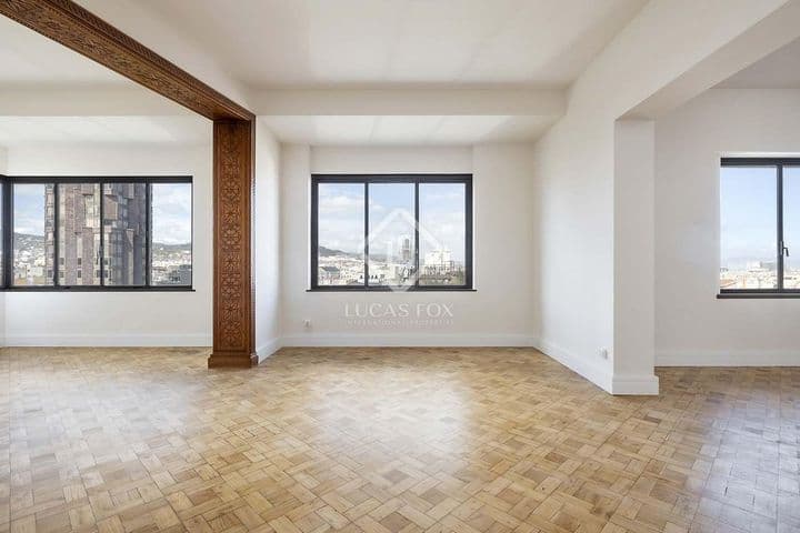 4 bedrooms apartment for rent in Barcelona, Spain - Image 2