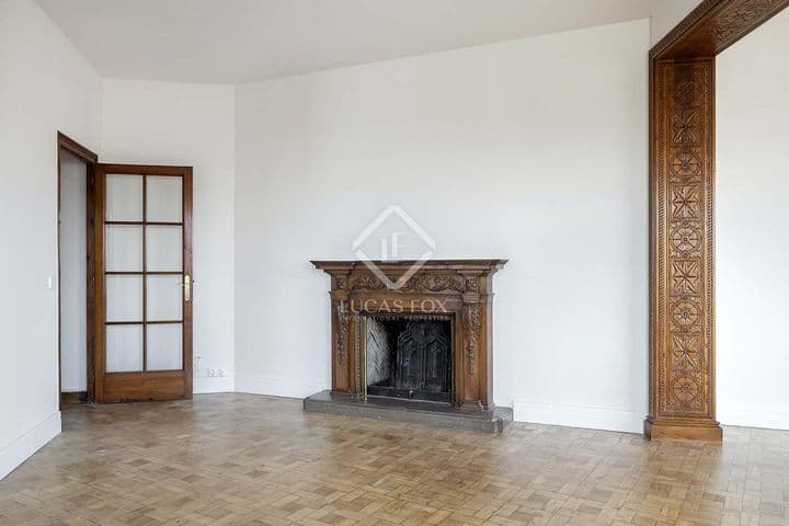 4 bedrooms apartment for rent in Barcelona, Spain - Image 11