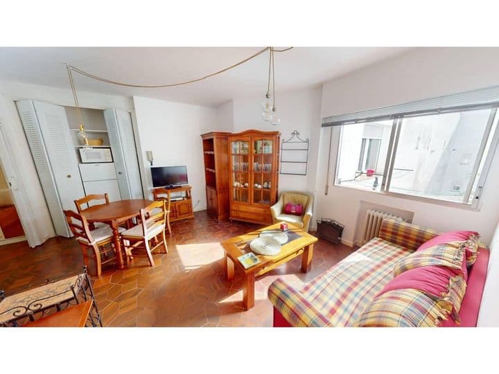 1 bedroom apartment for rent in Palacio, Spain - Image 9