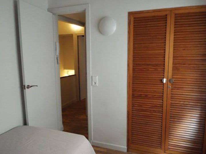 2 bedrooms apartment for rent in Ciutat Vella, Spain - Image 8