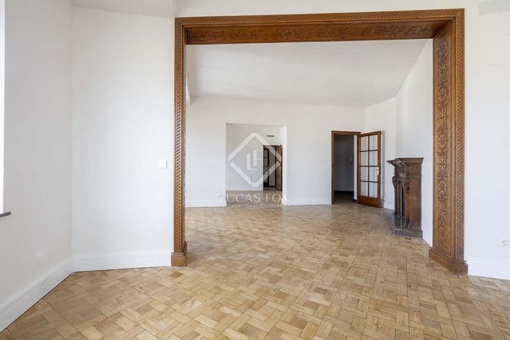 4 bedrooms apartment for rent in Barcelona, Spain - Image 3