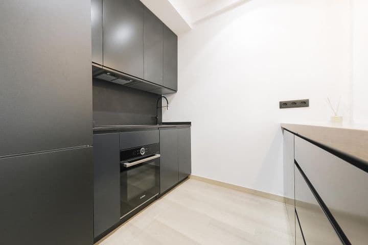 2 bedrooms apartment for rent in Corunna, Spain - Image 4