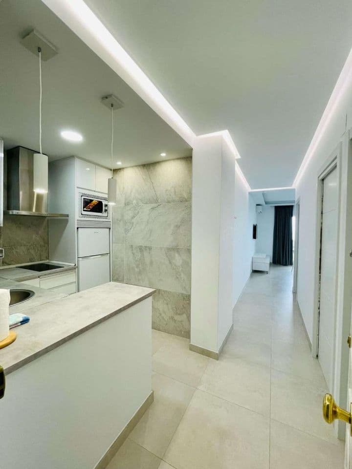1 bedroom apartment for rent in Parque de la Paloma, Spain - Image 5