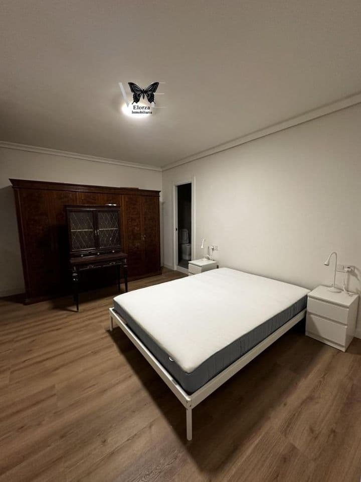 2 bedrooms apartment for rent in Oviedo, Spain - Image 8