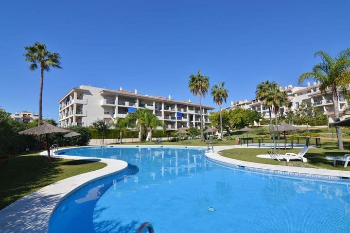 2 bedrooms apartment for rent in Nueva Andalucia, Spain