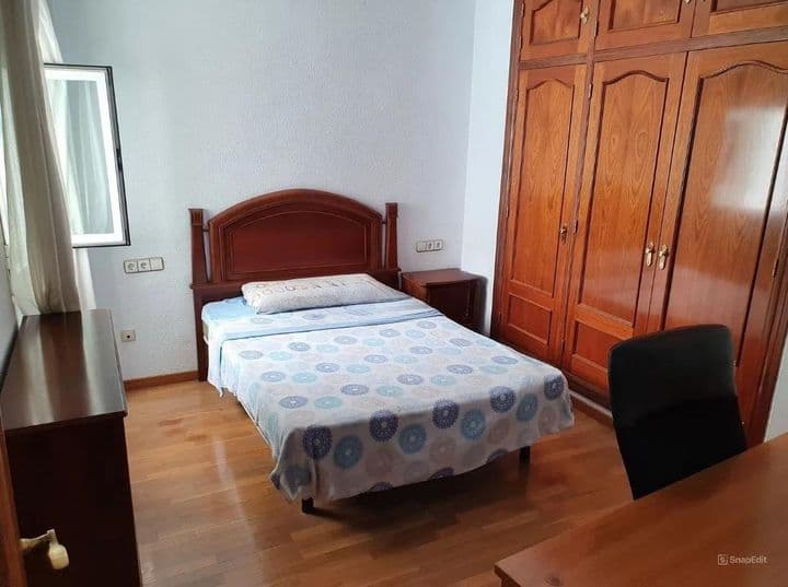 3 bedrooms apartment for rent in Centro-Sagrario, Spain - Image 8