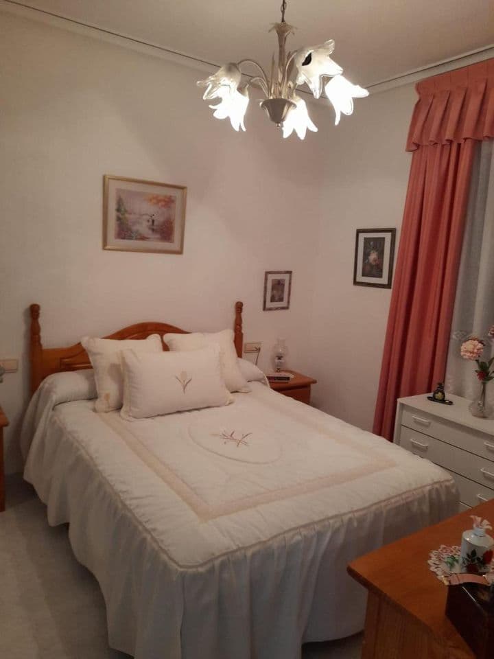 2 bedrooms house for rent in La Mata, Spain - Image 7