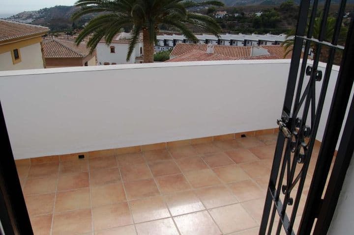 2 bedrooms house for rent in Nerja, Spain - Image 3