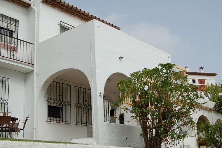 2 bedrooms house for rent in Nerja, Spain - Image 4