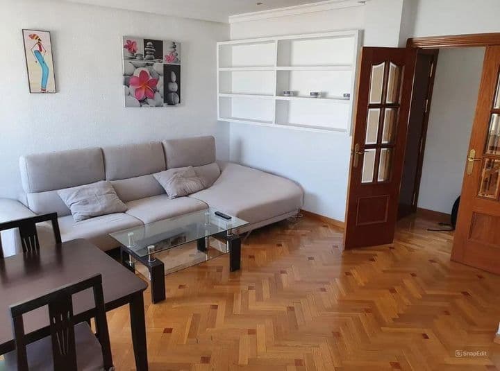 3 bedrooms apartment for rent in Centro-Sagrario, Spain - Image 3