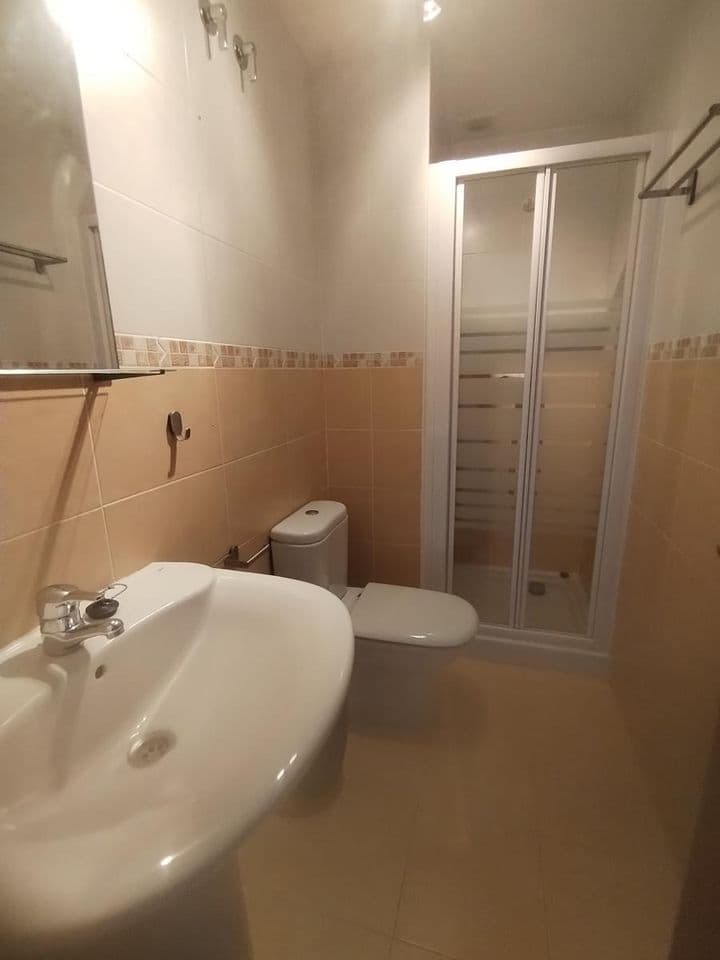 2 bedrooms apartment for rent in Los Pacos, Spain - Image 3