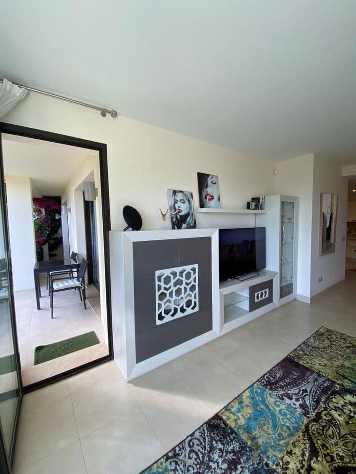 2 bedrooms apartment for rent in Marbella, Spain - Image 3