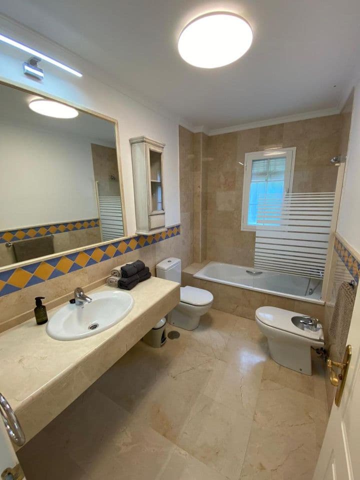 2 bedrooms apartment for rent in Nueva Andalucia, Spain - Image 10