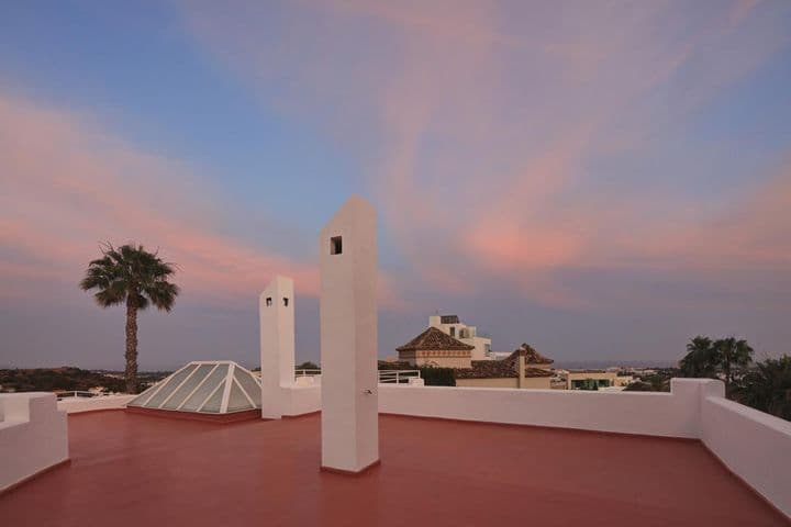 5 bedrooms house for rent in Marbella, Spain - Image 12