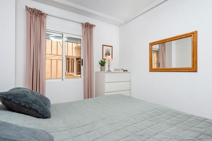 1 bedroom apartment for sale in Centro, Spain - Image 10