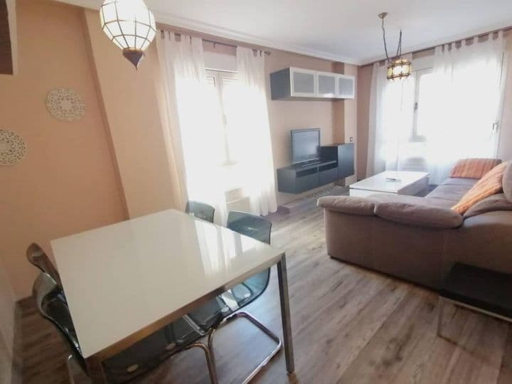 2 bedrooms apartment for rent in Oviedo, Spain - Image 4