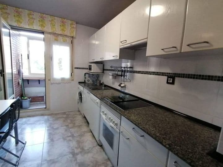 2 bedrooms apartment for rent in Oviedo, Spain - Image 7