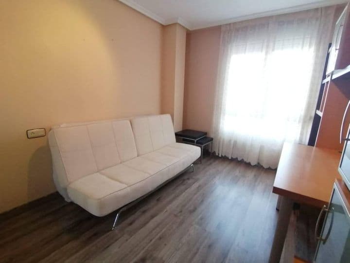 2 bedrooms apartment for rent in Oviedo, Spain - Image 11