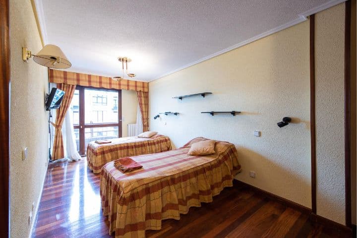 4 bedrooms apartment for sale in Santander, Spain - Image 8