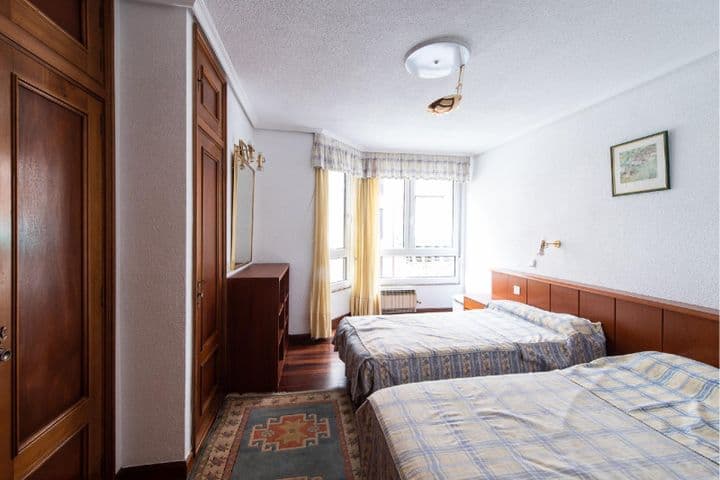 4 bedrooms apartment for sale in Santander, Spain - Image 7