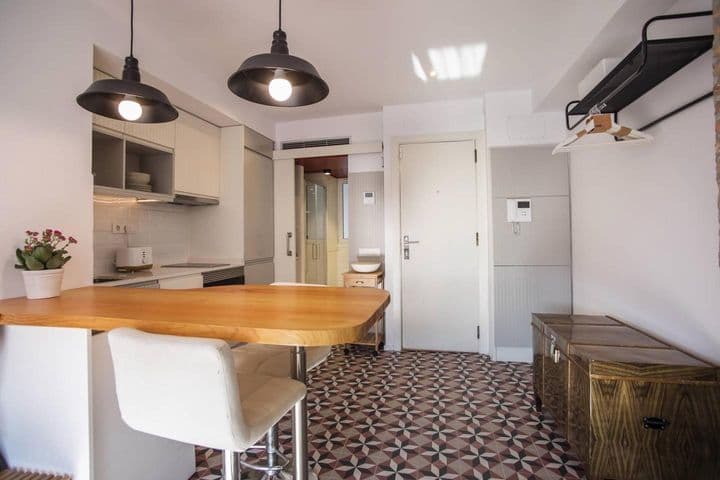 1 bedroom apartment for rent in Ciutat Vella, Spain - Image 7