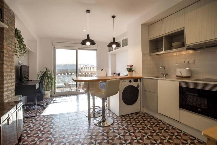 1 bedroom apartment for rent in Ciutat Vella, Spain - Image 11