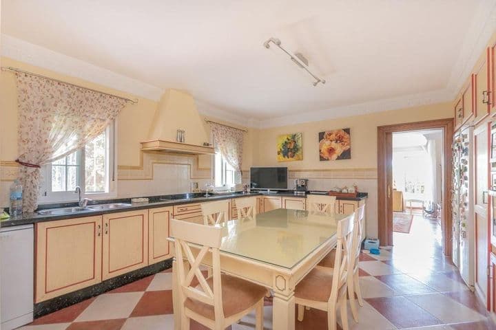 4 bedrooms building for sale in Estepona, Spain - Image 3