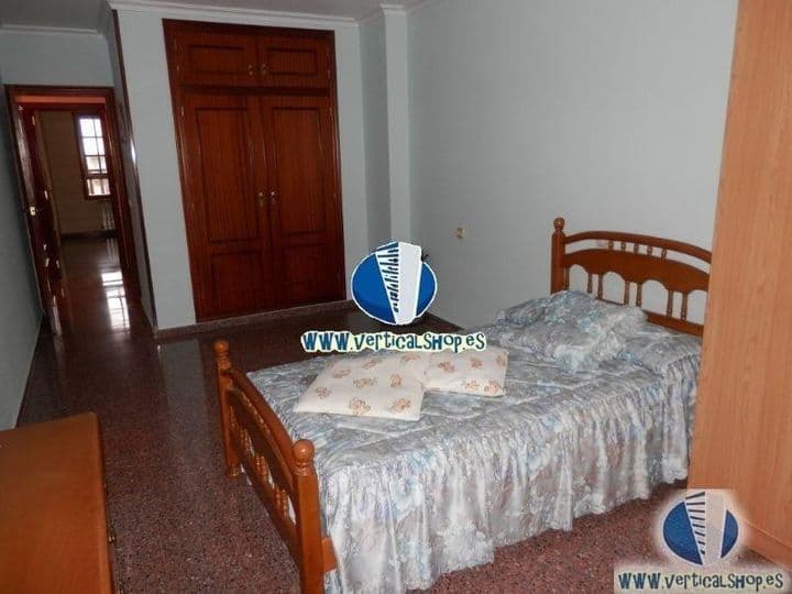 4 bedrooms apartment for sale in Albacete, Spain - Image 5