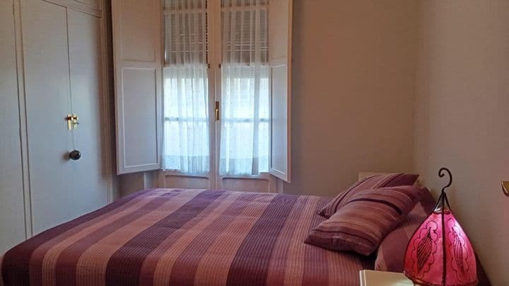 1 bedroom apartment for rent in Zaragoza, Spain - Image 2