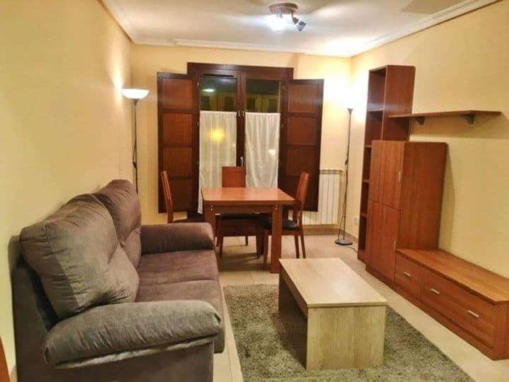 2 bedrooms apartment for rent in Palencia, Spain - Image 2