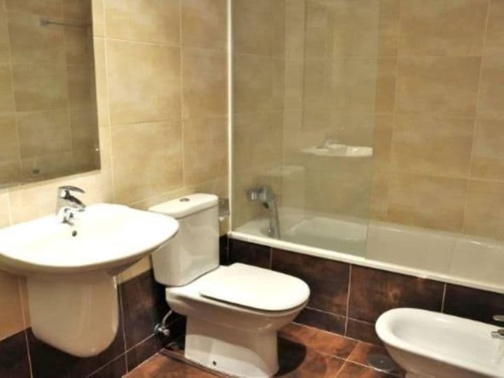 2 bedrooms apartment for rent in Palencia, Spain - Image 3