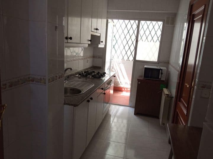 4 bedrooms apartment for rent in Santiago de Compostela, Spain - Image 2