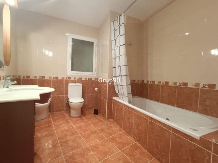 4 bedrooms apartment for rent in Lleida, Spain - Image 7