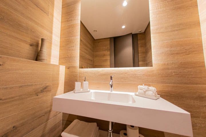 7 bedrooms house for rent in Marbella, Spain - Image 4