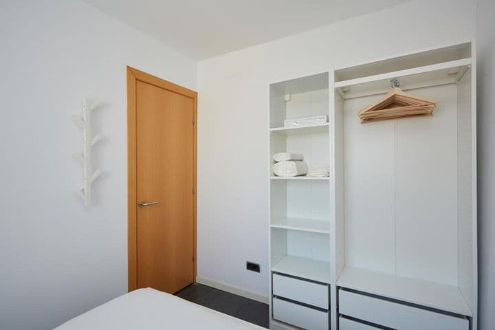 2 bedrooms apartment for rent in Sants-Montjuic, Spain - Image 12