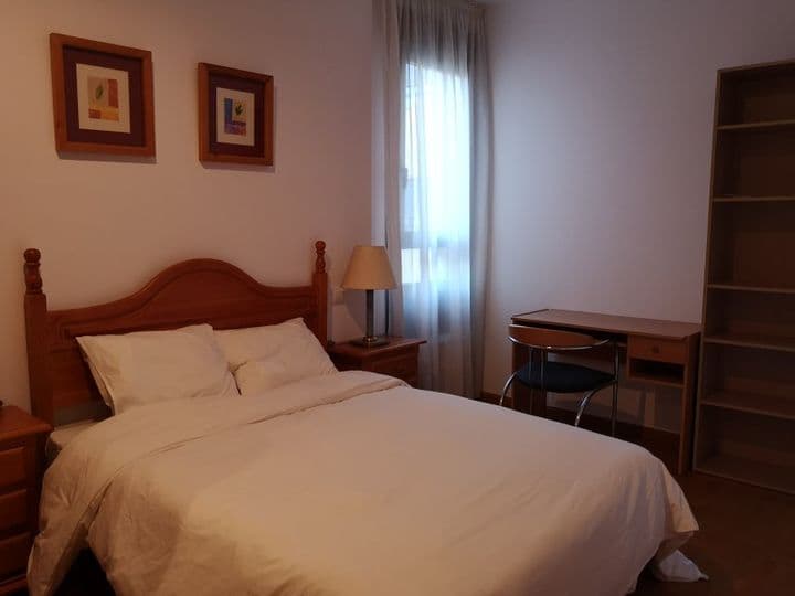 1 bedroom apartment for rent in Zaragoza, Spain - Image 12