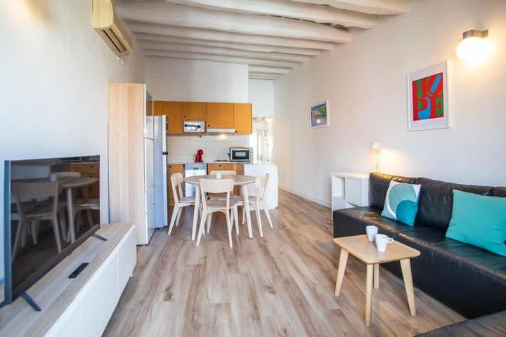 2 bedrooms apartment for rent in Ciutat Vella, Spain - Image 4