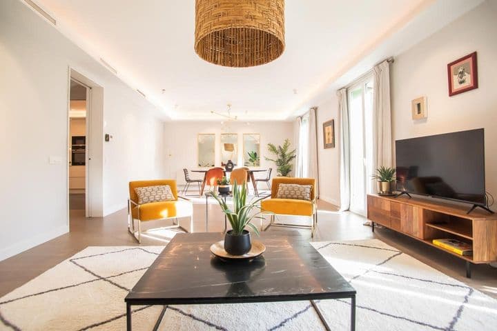 4 bedrooms apartment for rent in Dreta de lEixample, Spain - Image 3