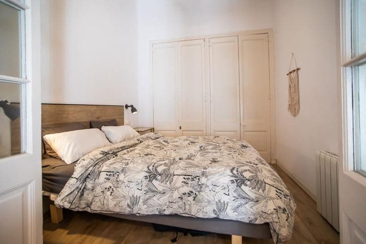 1 bedroom apartment for rent in Ciutat Vella, Spain - Image 10