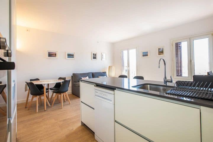 1 bedroom apartment for rent in Sant Marti, Spain - Image 10
