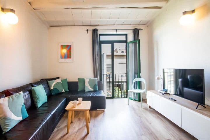 2 bedrooms apartment for rent in Ciutat Vella, Spain - Image 2